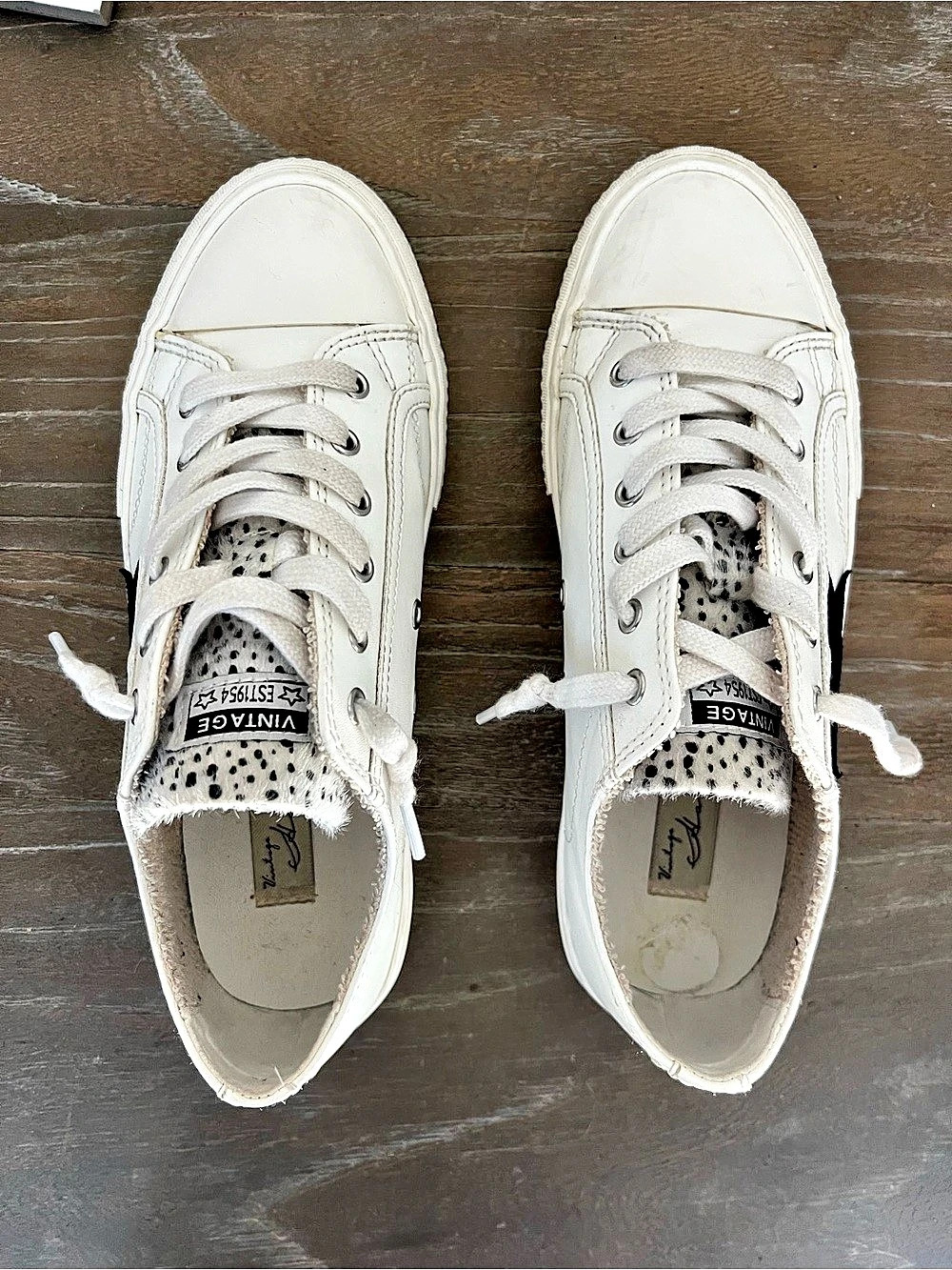 VINTAGE White Low-Top Sneakers